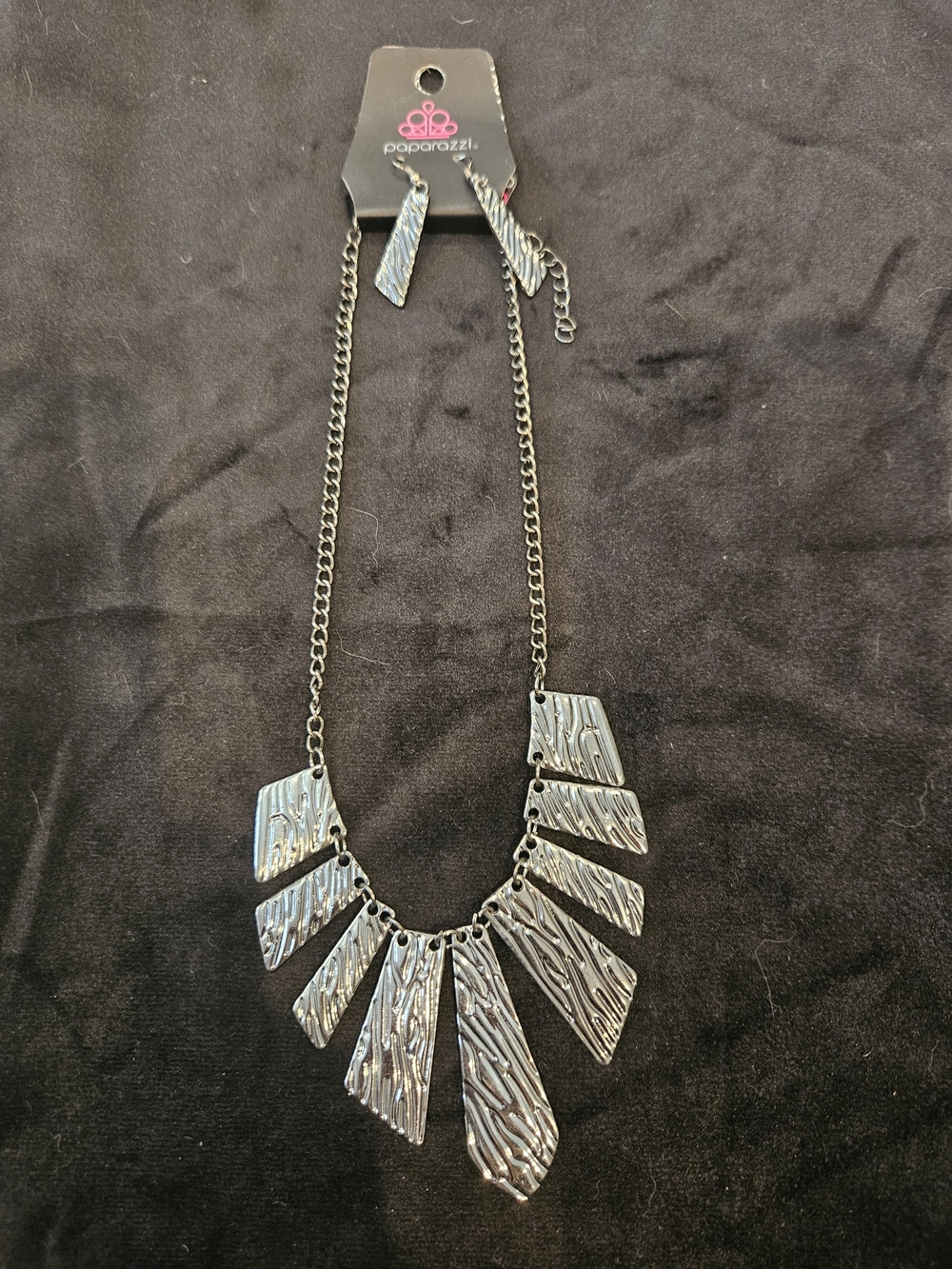 paparazzi Silver Textured Spike Bib Necklace